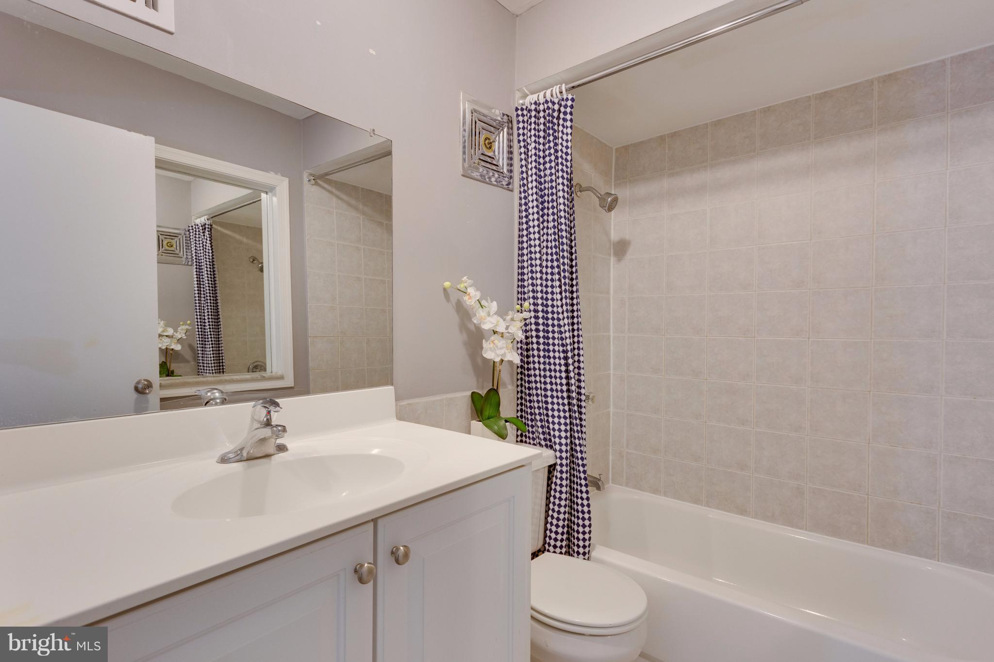 5925 Bayshire Road, Unit 114 Springfield, VA 22152 - Photo 16 of 28 Bath