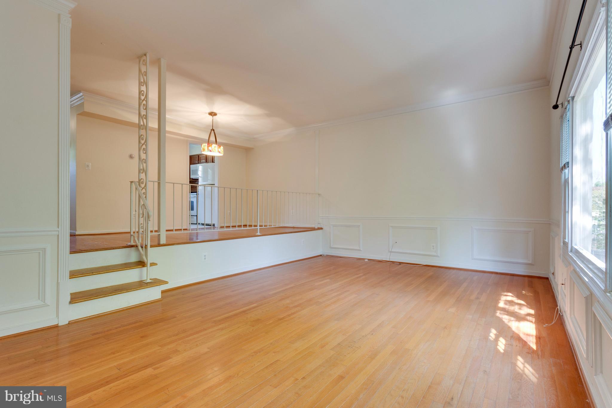 5925 Bayshire Road, Unit 114 Springfield, VA 22152 - Photo 8 of 28 Living Room