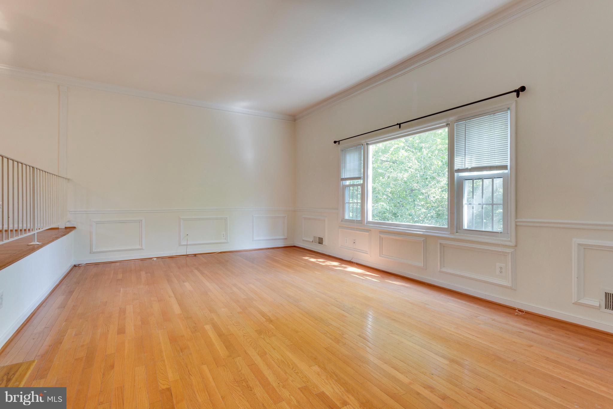 5925 Bayshire Road, Unit 114 Springfield, VA 22152 - Photo 9 of 28 Living Room