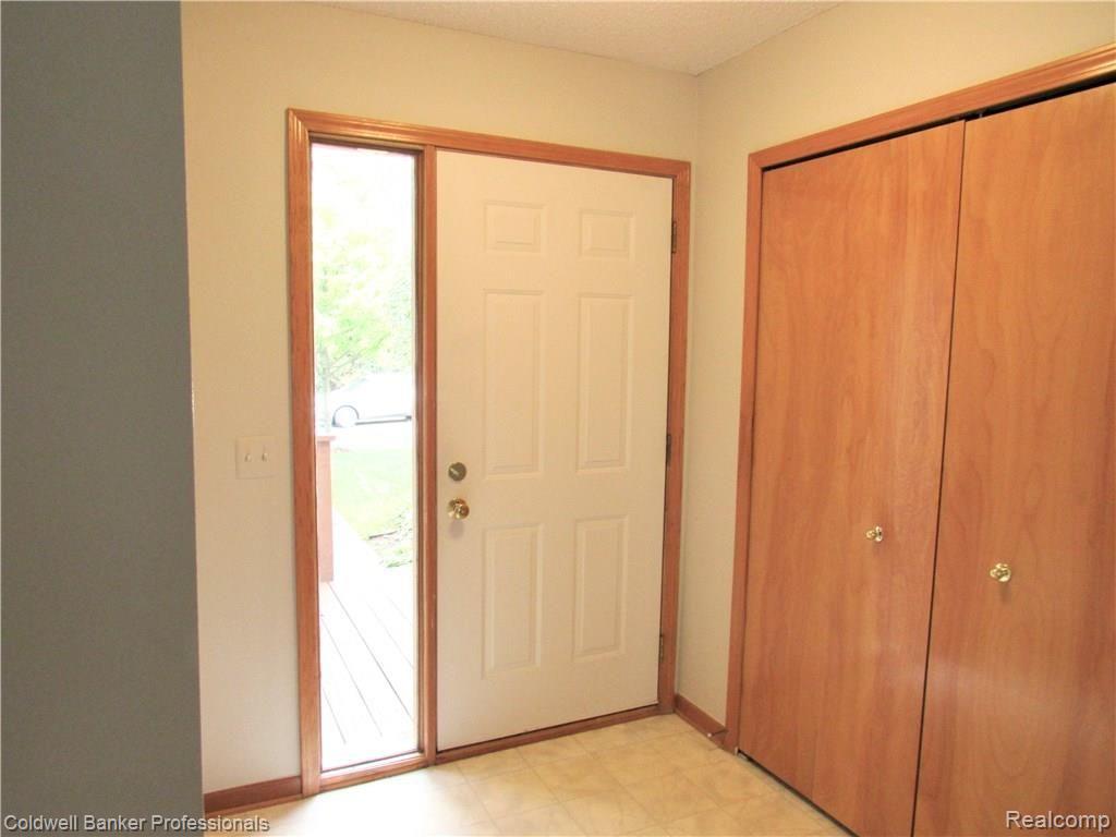 22330 River Ridge Trail Farmington Hills, MI 48335 - Photo 4 of 35
