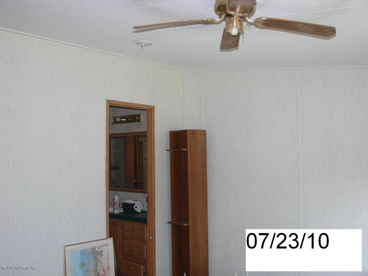 24904 Crawford Road Callahan, FL 32011 - Photo 10 of 25 MASTER BEDROOM WITH CEILING FAN