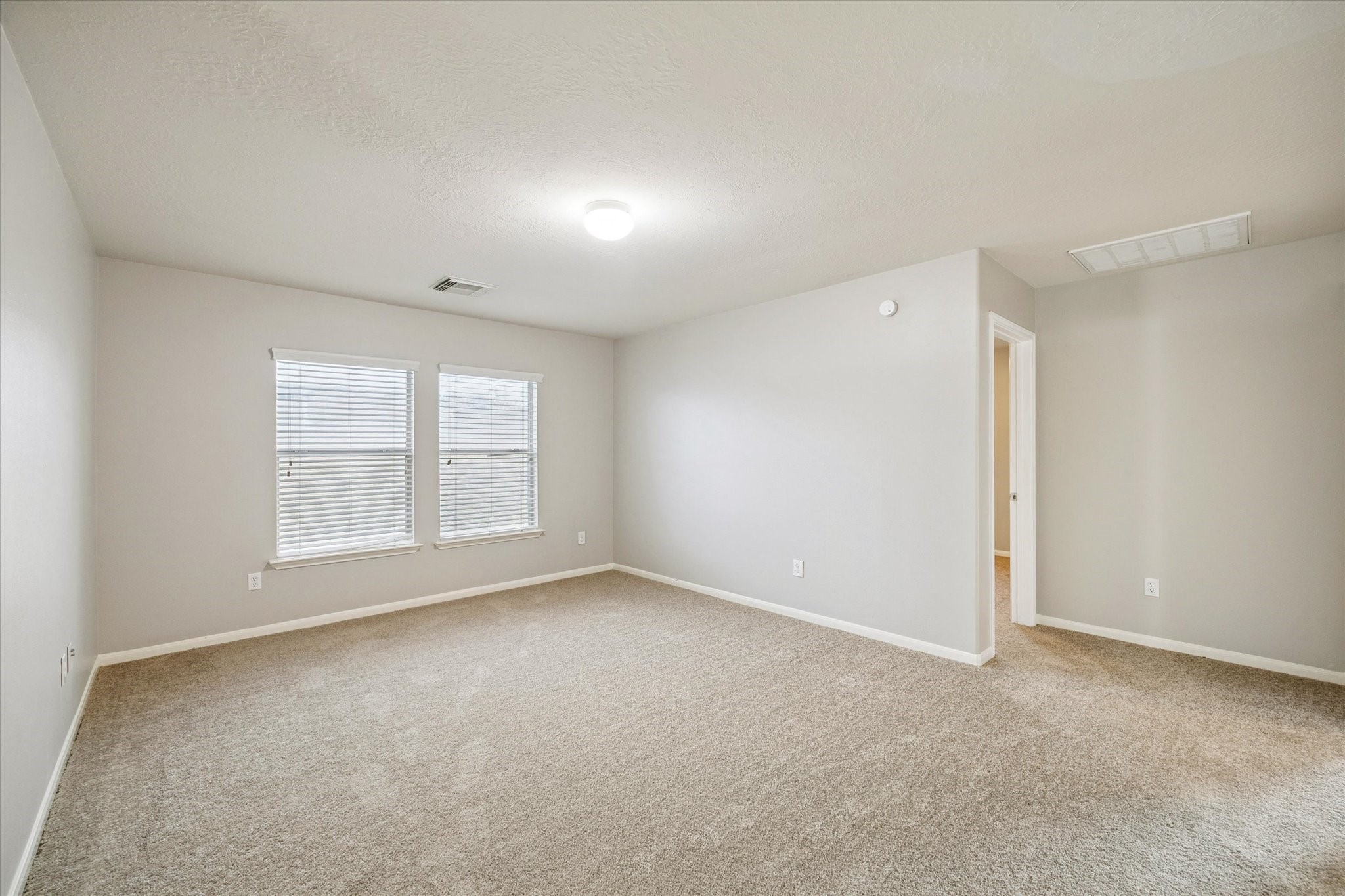 5243 El Tigre Lane Baytown, TX 77521 - Photo 18 of 29 an empty room with a window