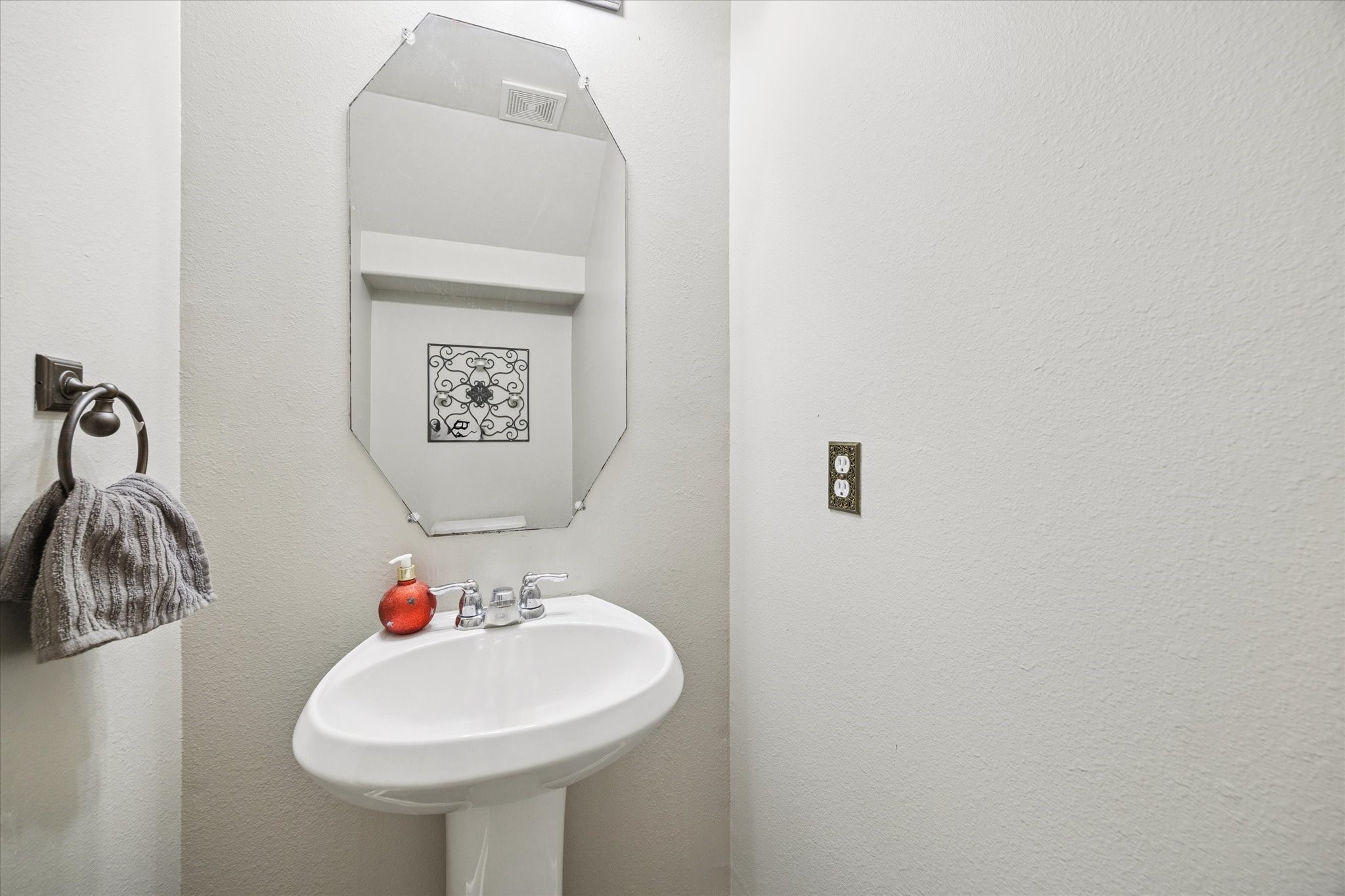 5243 El Tigre Lane Baytown, TX 77521 - Photo 27 of 29 a bathroom with a sink and a mirror