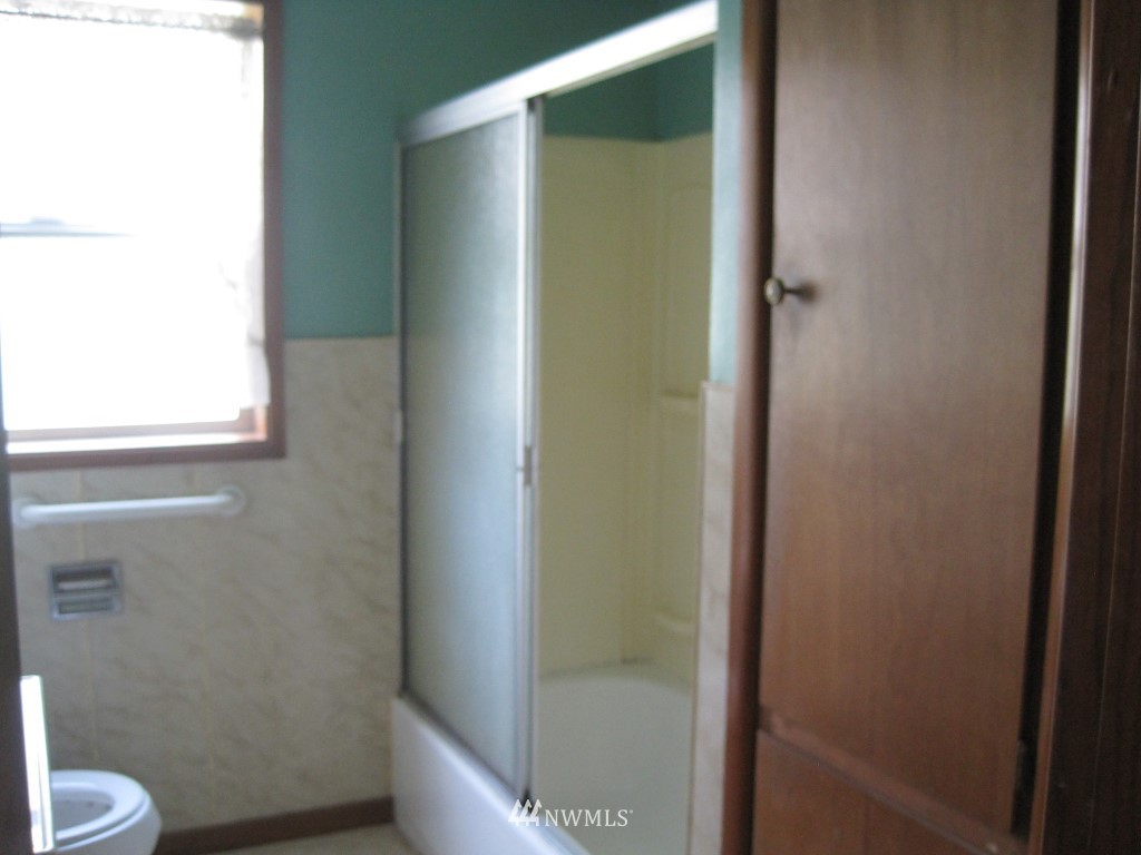 584 Southwest Chehalis Avenue Chehalis, WA 98532 - Photo 12 of 16 Gallery Image 12