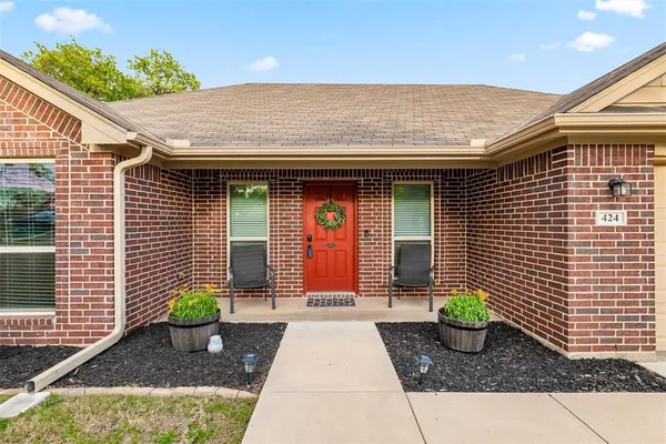 $275,000 | 424 North Cedar Street, Springtown, TX 76082