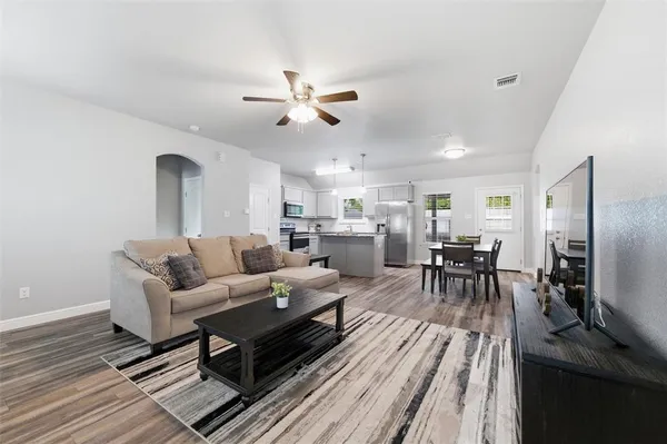 $275,000 | 424 North Cedar Street, Springtown, TX 76082