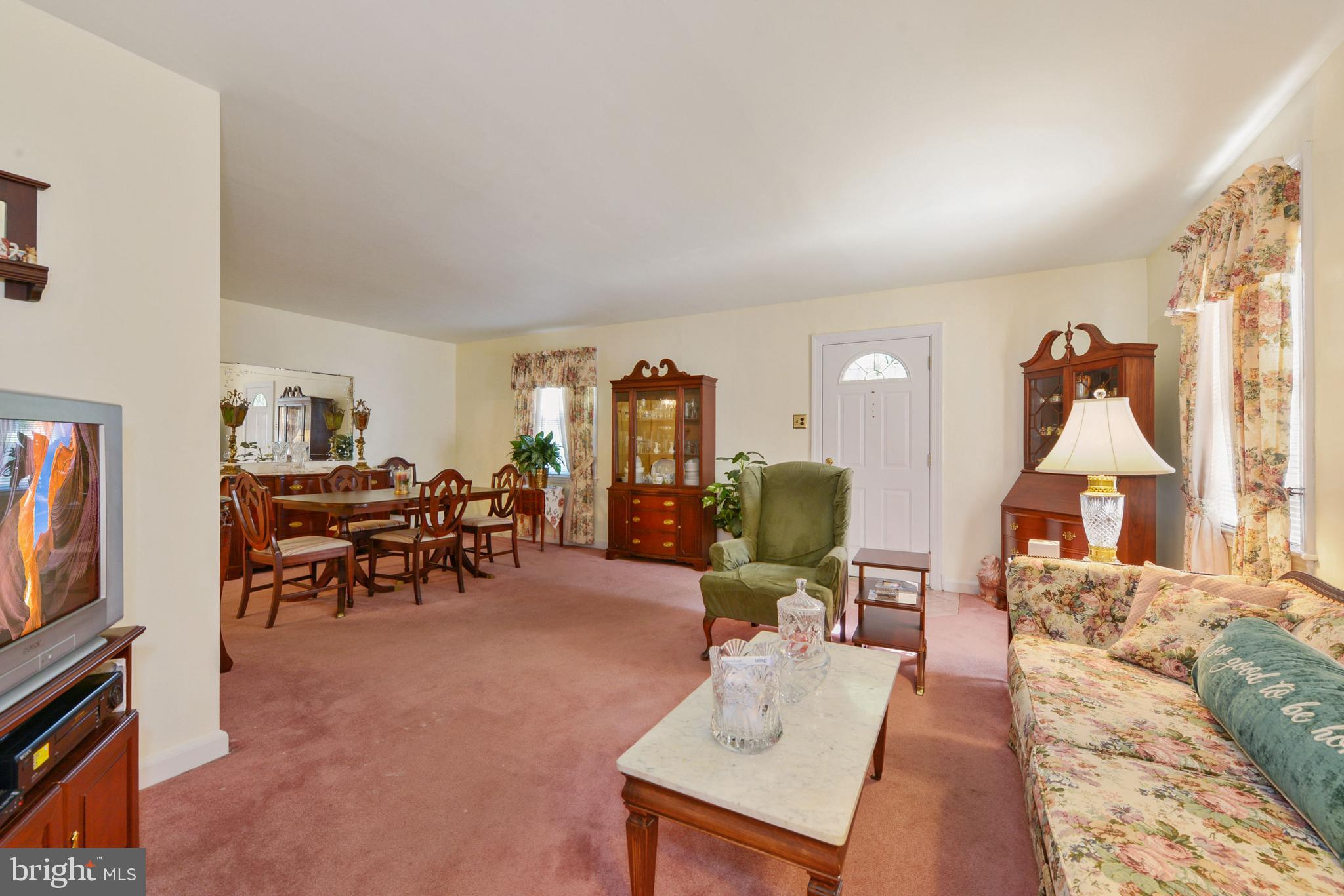 803 Pleasant Hill Road Wallingford, PA 19086 - Photo 4 of 26 Living room