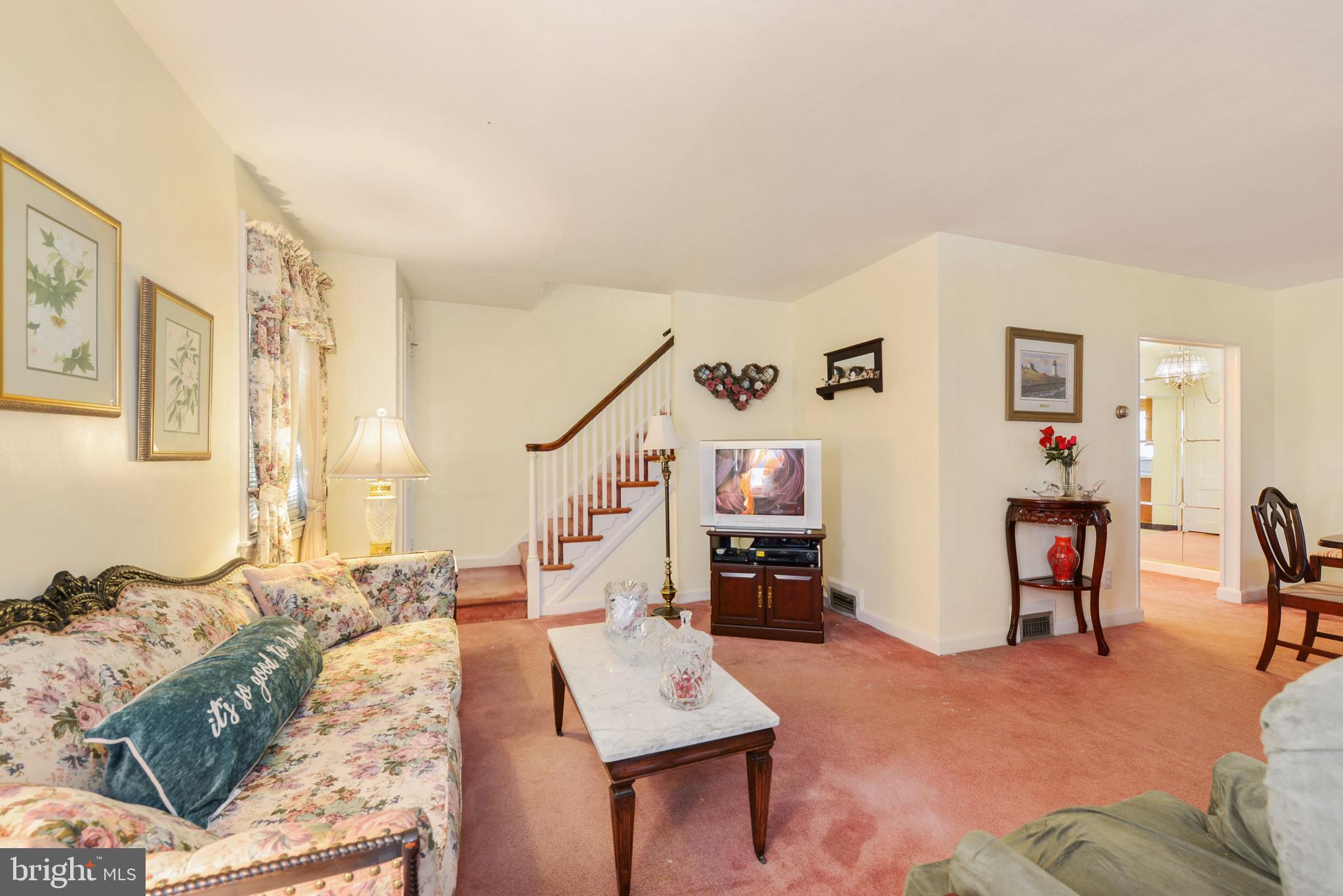 803 Pleasant Hill Road Wallingford, PA 19086 - Photo 5 of 26 Living room