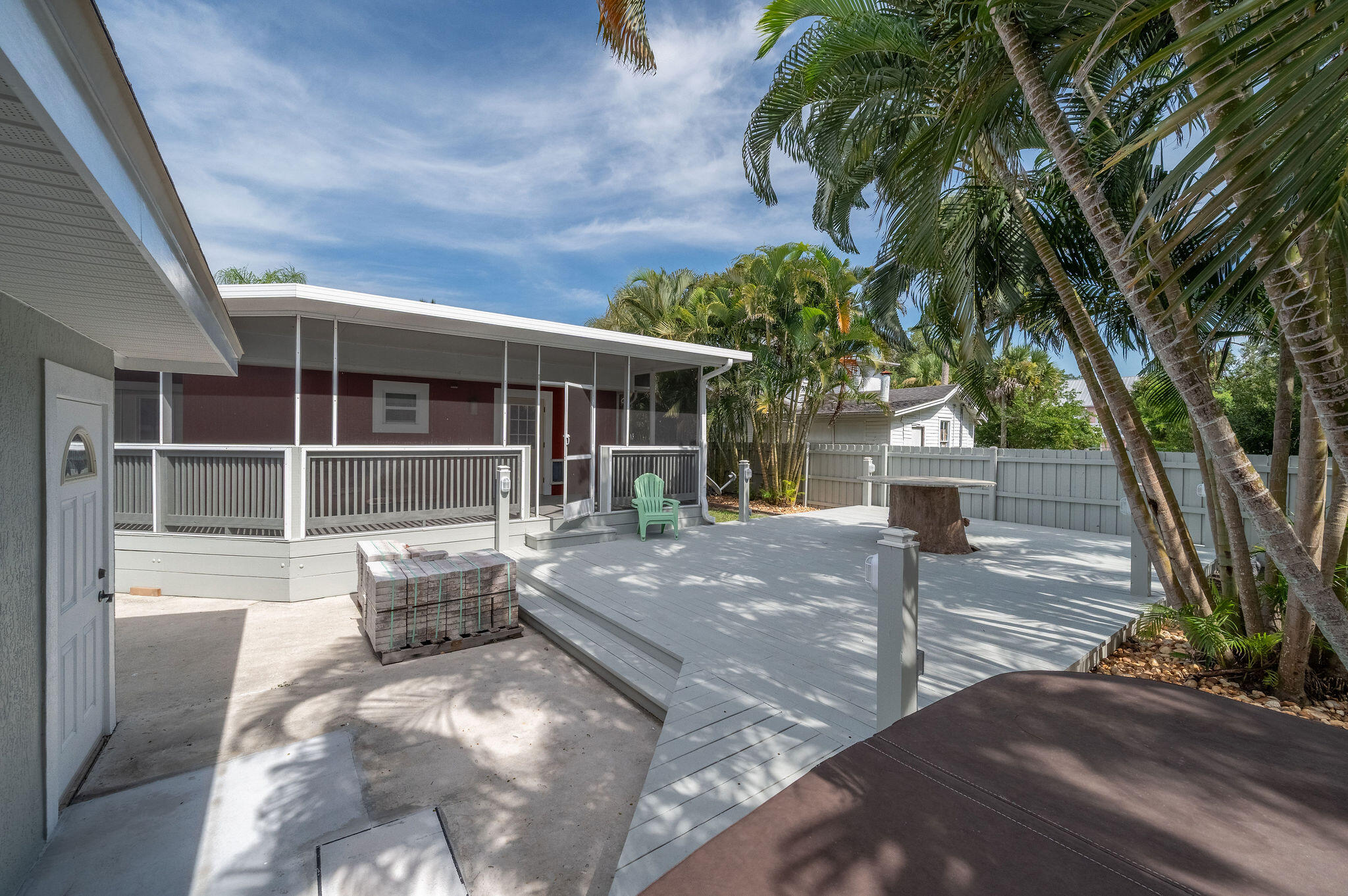 2100 Vernon Place Melbourne, FL 32901 - Photo 59 of 65 a front view of a house with a garden