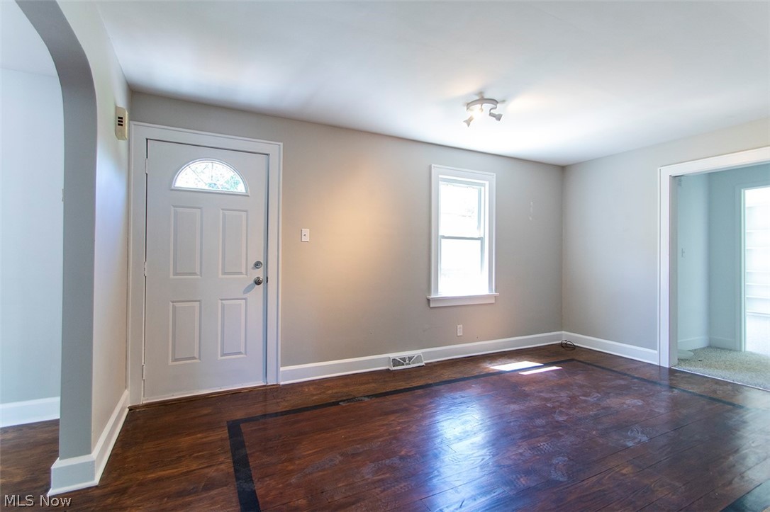 2739 South Cleveland Massillon Road Barberton, OH 44203 - Photo 2 of 28