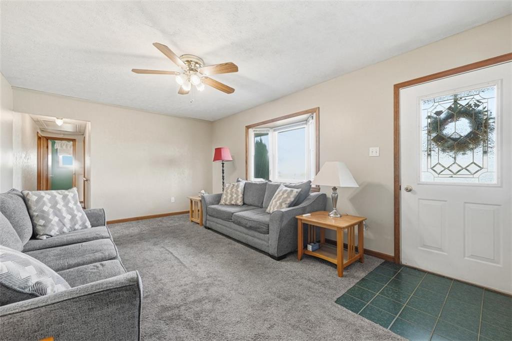 2586 Paige Street Lower Burrell, PA 15068 - Photo 5 of 41