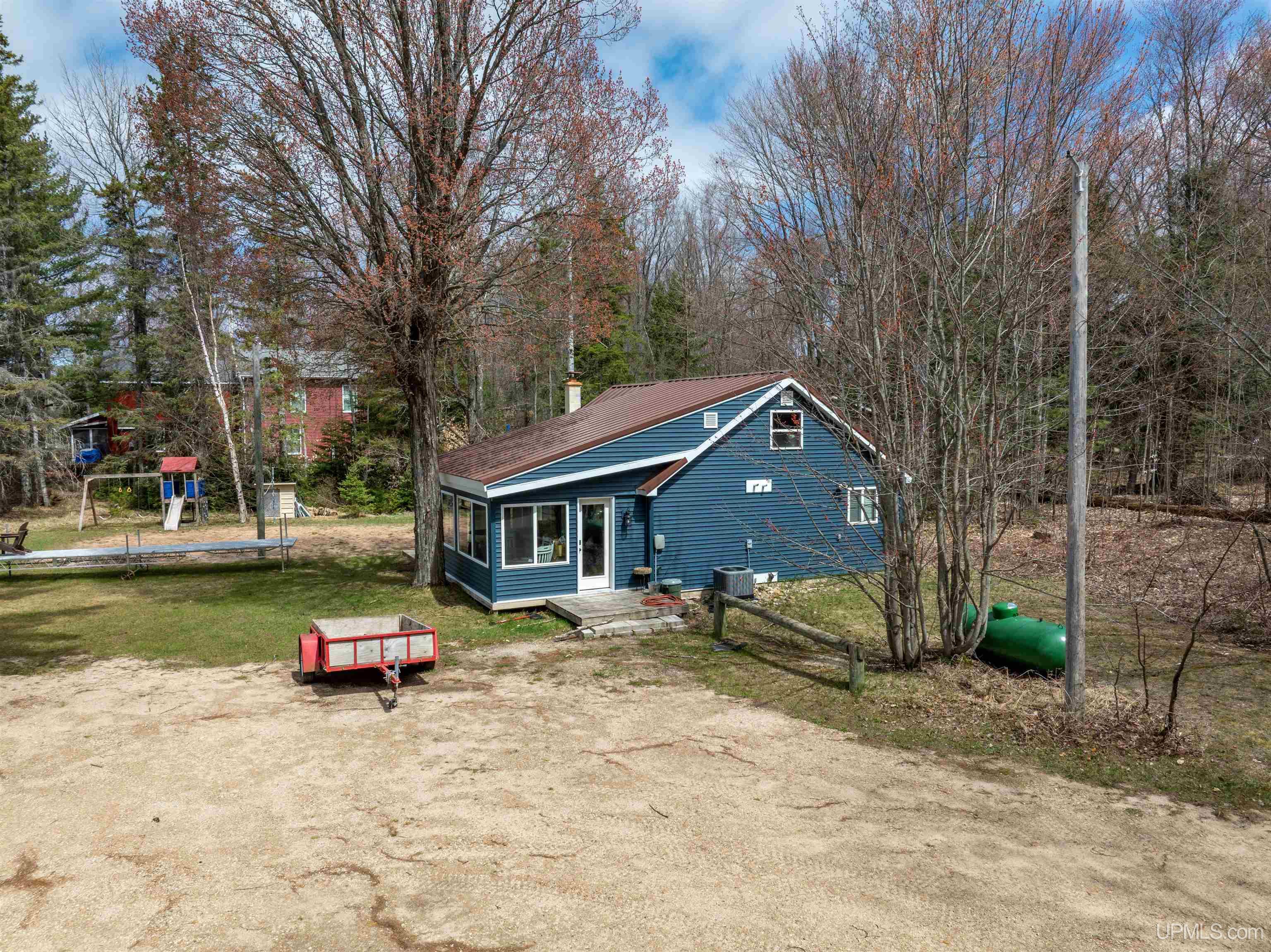 3865 Peninsula Point Road Munising, MI 49862 - Photo 15 of 88