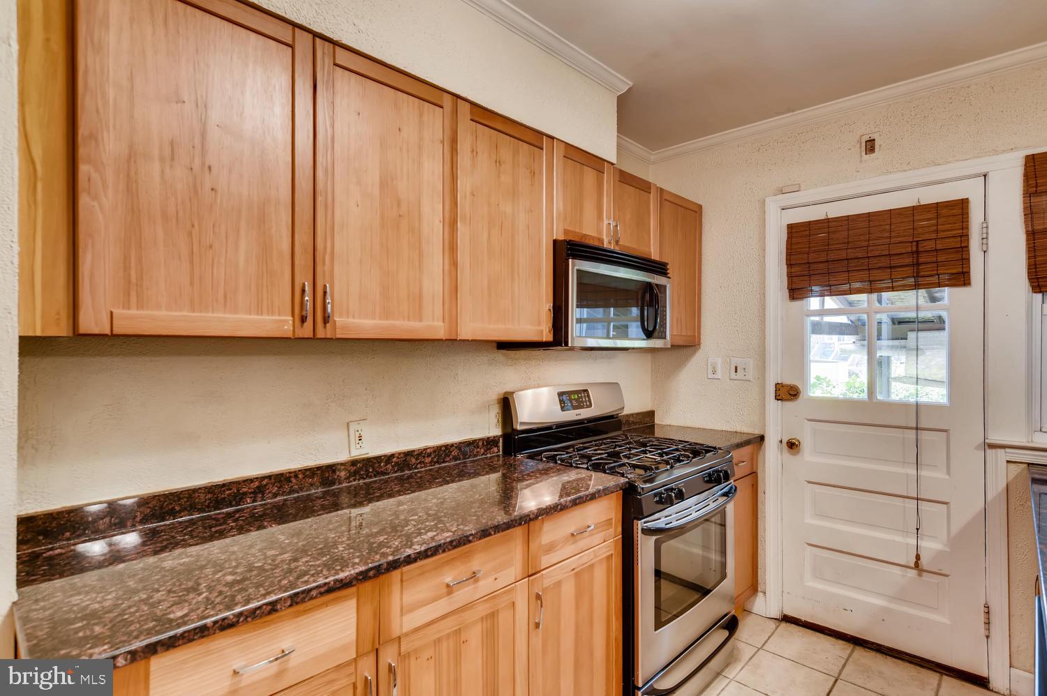 1847 Loch Shiel Road Towson, MD 21286 - Photo 11 of 37 Granite countertops / Stainless steel appliances