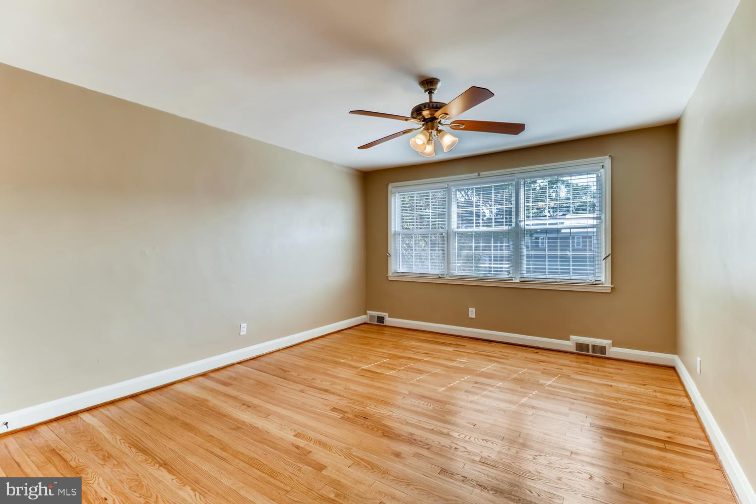 1847 Loch Shiel Road Towson, MD 21286 - Photo 16 of 37 Neutral plain colors / lots of natural light