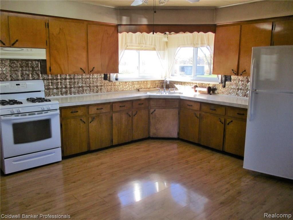 1 Kitchen.JPG