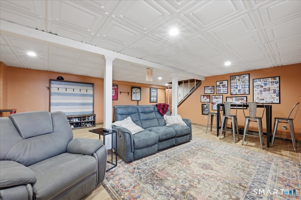 792 Wrights Crossing Road Pomfret, CT 06259 - Photo 36 of 40 a living room with furniture and a large window