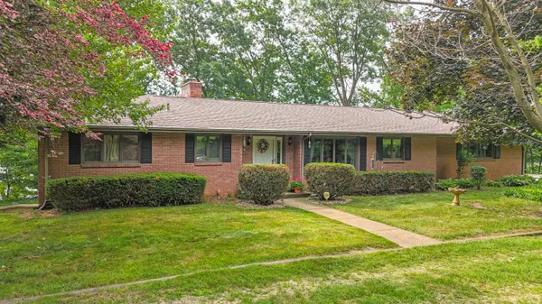 $525,000 | 55835 Davis Lane, Dowagiac, MI 49047