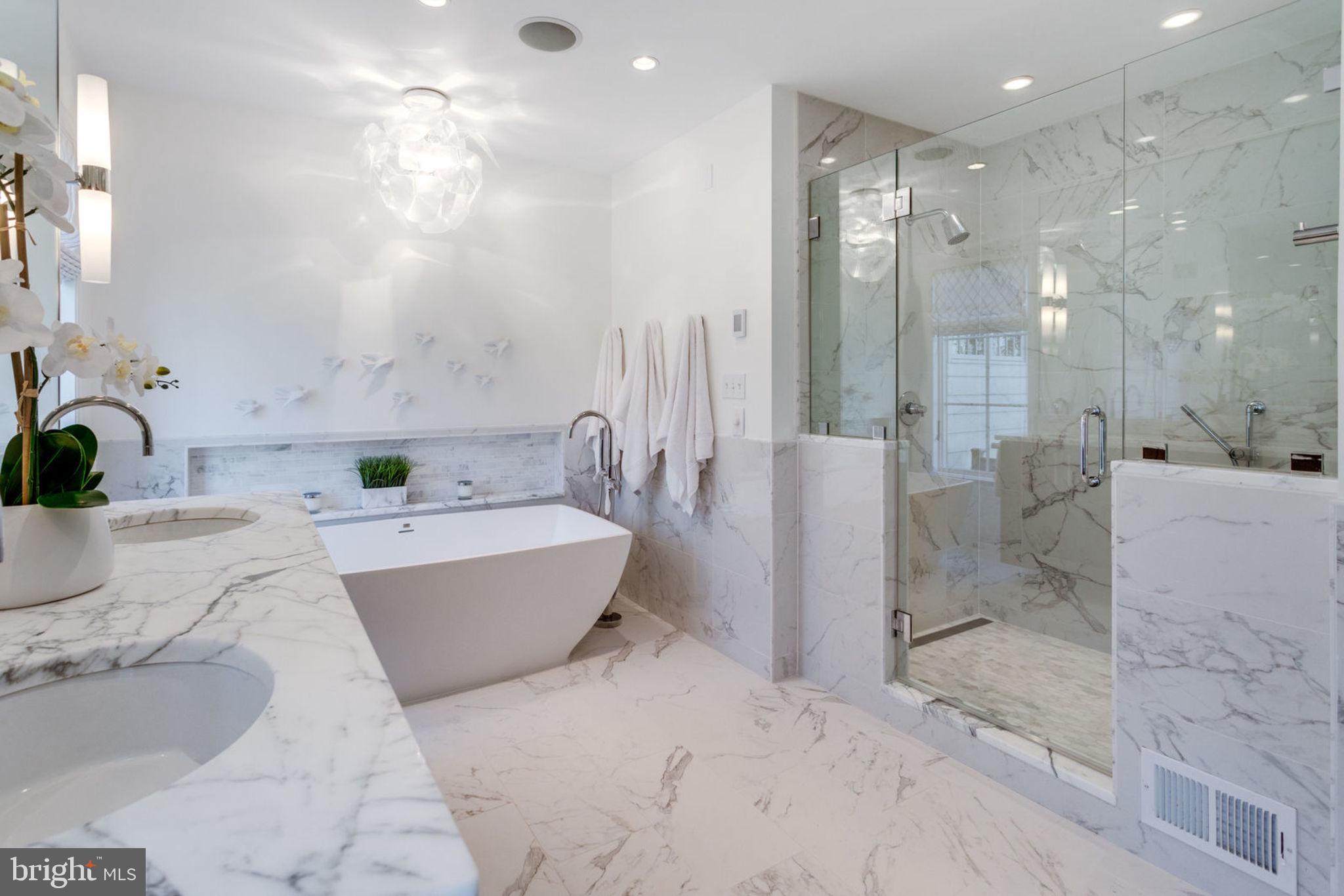 913 Lynton Place McLean, VA 22102 - Photo 23 of 57 Master Bathroom with marble
