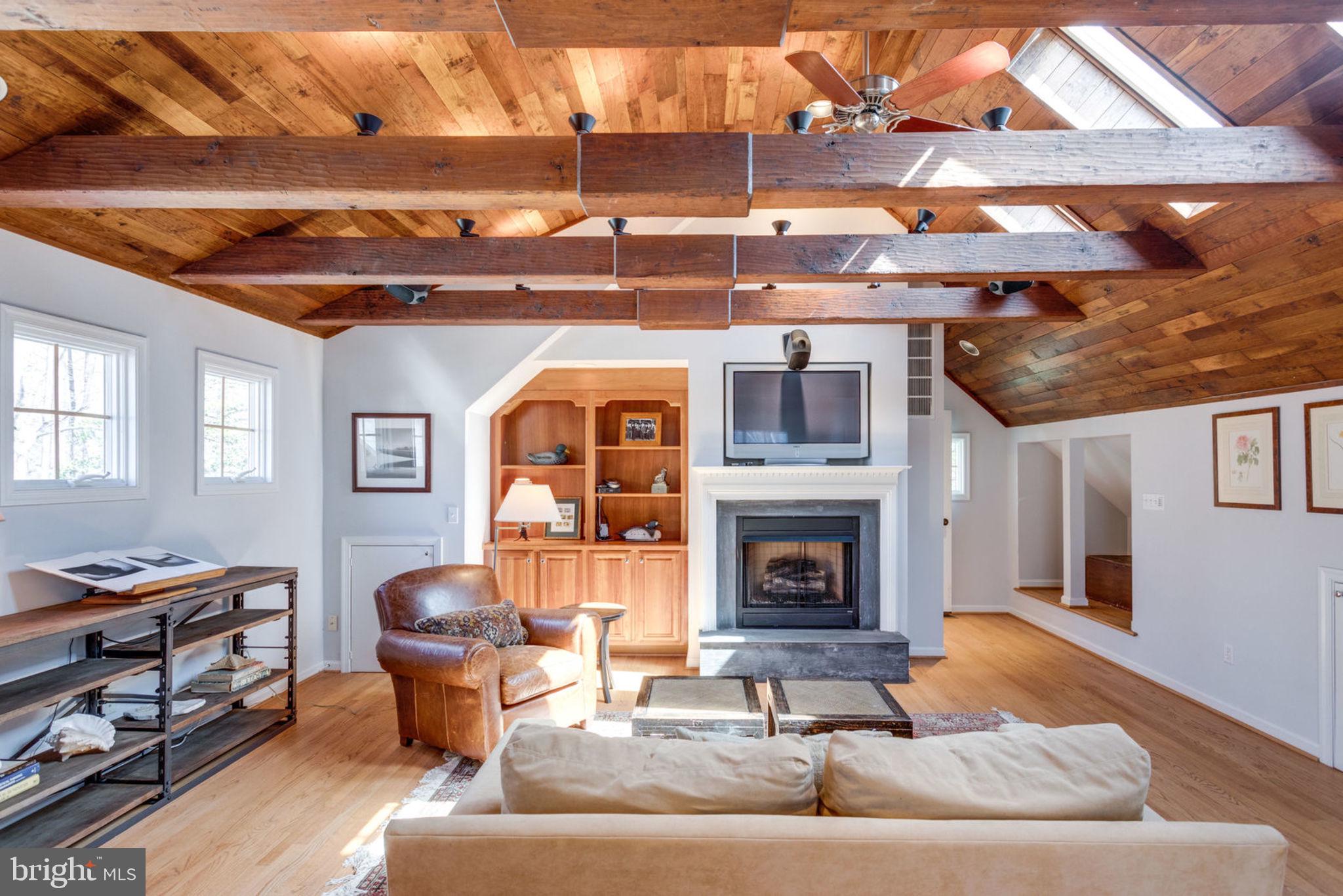 913 Lynton Place McLean, VA 22102 - Photo 41 of 57 Living Quarters above garage with half-bathroom
