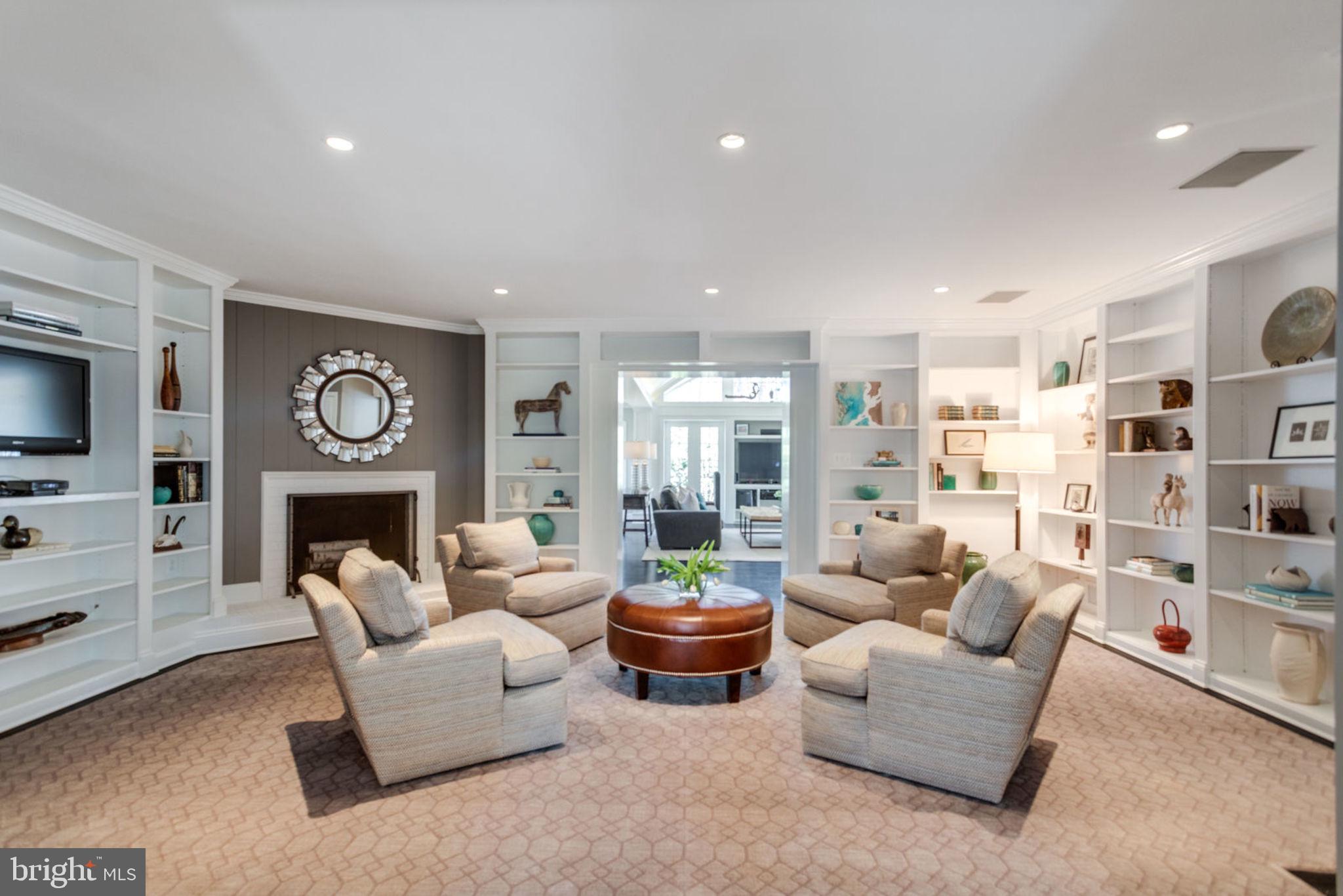 913 Lynton Place McLean, VA 22102 - Photo 9 of 57 Library