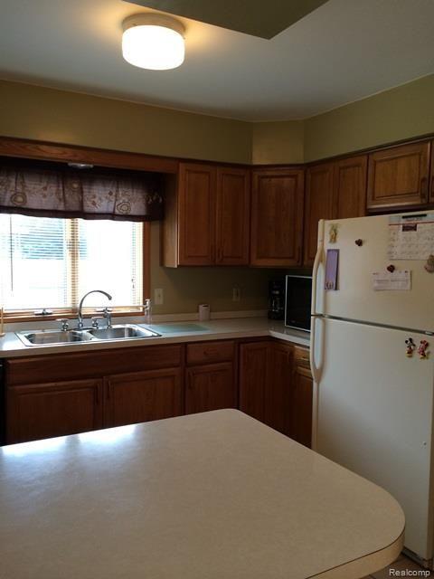 54360 Fairchild Road Macomb, MI 48042 - Photo 6 of 28 IMG_0435.jpg