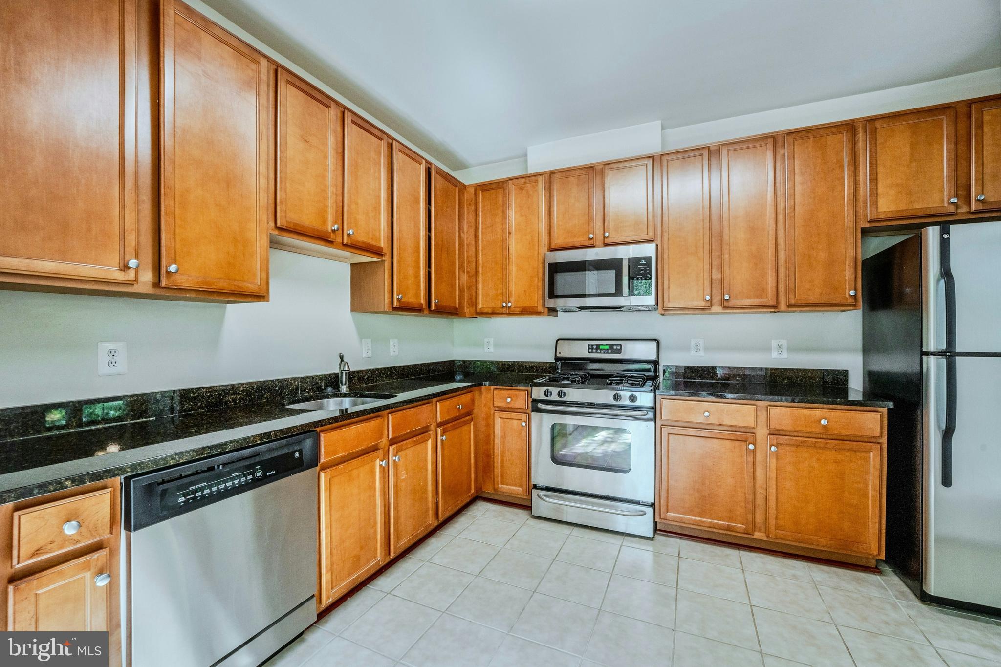 1520 North Point Drive, Unit 30202 Reston, VA 20194 - Photo 11 of 29 Kitchen