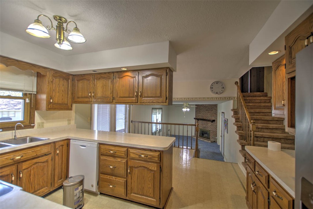 4636 Lawson Drive Decatur, IL 62526 - Photo 9 of 24