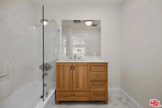 $4,500 | 532 North Rossmore Avenue, Unit 411, Los Angeles, CA 90004