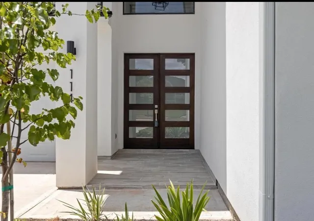 a view of entryway with interior