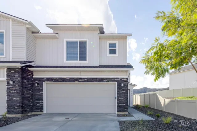$338,990 | 121 Caribou Street, Horseshoe Bend, ID 83629