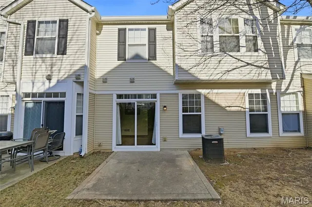 $250,000 | 904 Kingston Terrace Court, St. Charles, MO 63301