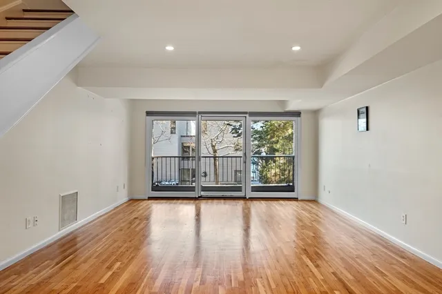 $639,000 | 55 Brackett Place, Unit B, Marblehead, MA 01945