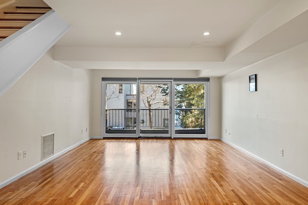 55 Brackett Place, Unit B Marblehead, MA 01945 - Photo 13 of 29