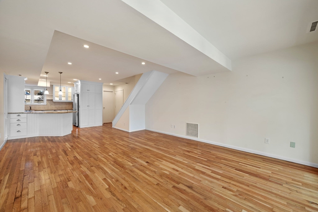 55 Brackett Place, Unit B Marblehead, MA 01945 - Photo 16 of 29