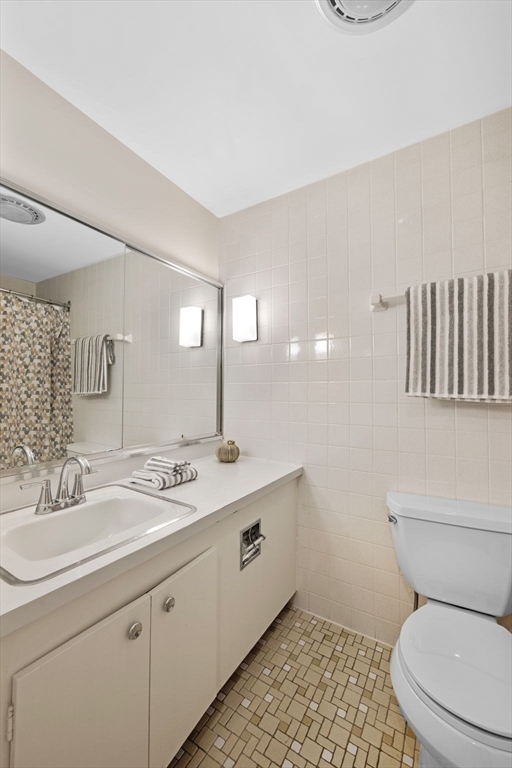 55 Brackett Place, Unit B Marblehead, MA 01945 - Photo 25 of 29