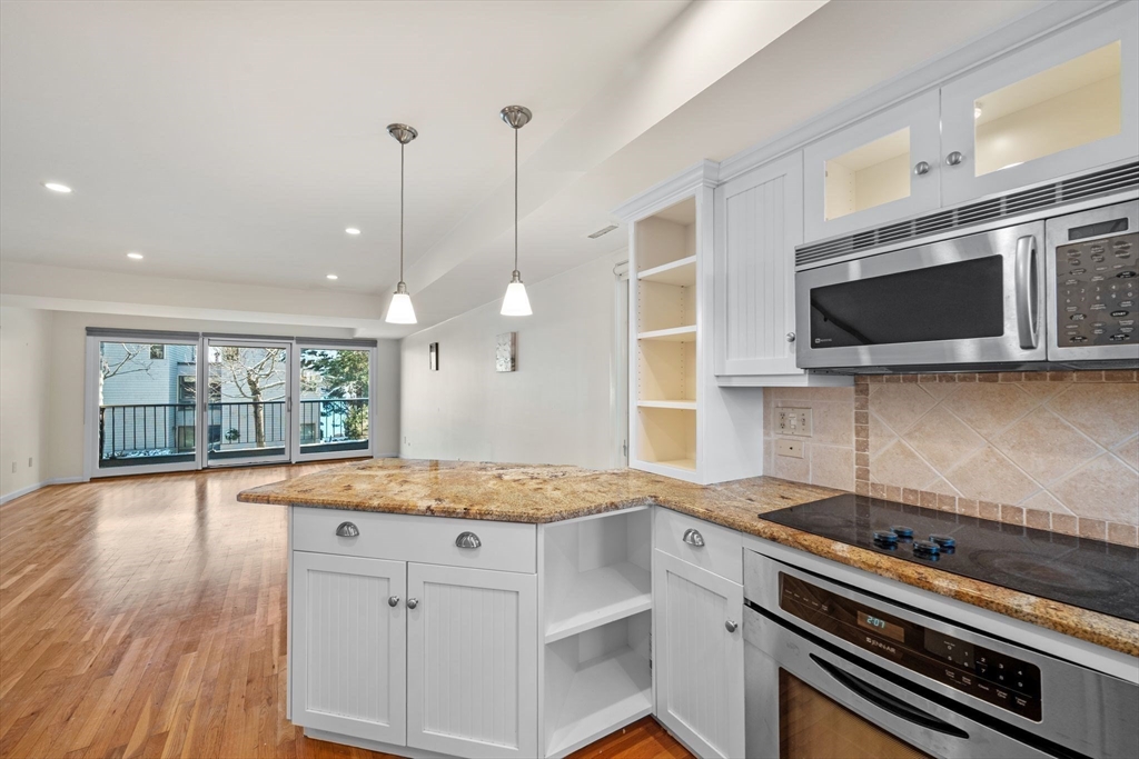 55 Brackett Place, Unit B Marblehead, MA 01945 - Photo 4 of 29