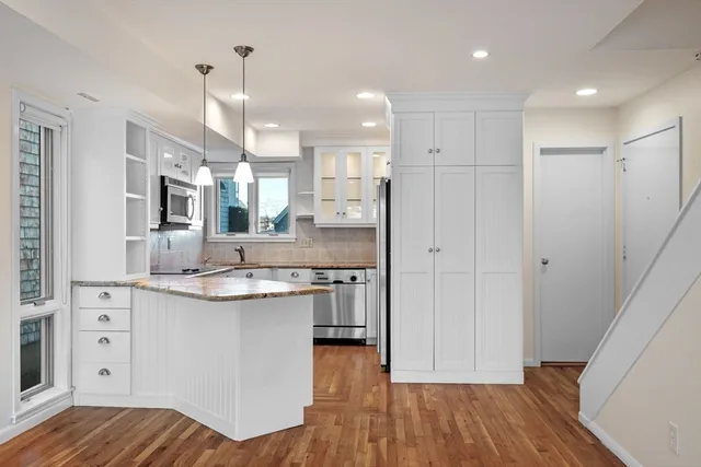 $639,000 | 55 Brackett Place, Unit B, Marblehead, MA 01945