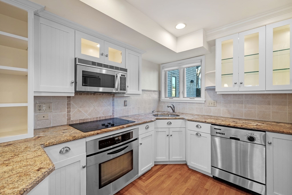 55 Brackett Place, Unit B Marblehead, MA 01945 - Photo 6 of 29