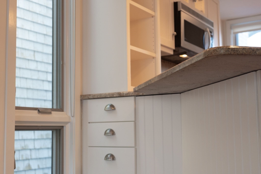 55 Brackett Place, Unit B Marblehead, MA 01945 - Photo 7 of 29