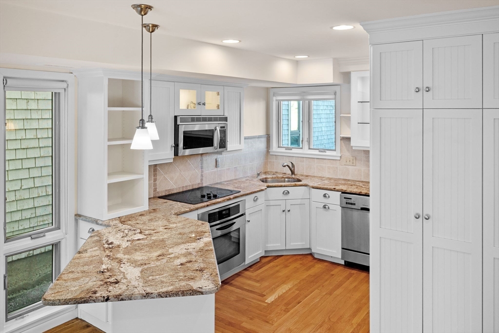 55 Brackett Place, Unit B Marblehead, MA 01945 - Photo 10 of 29