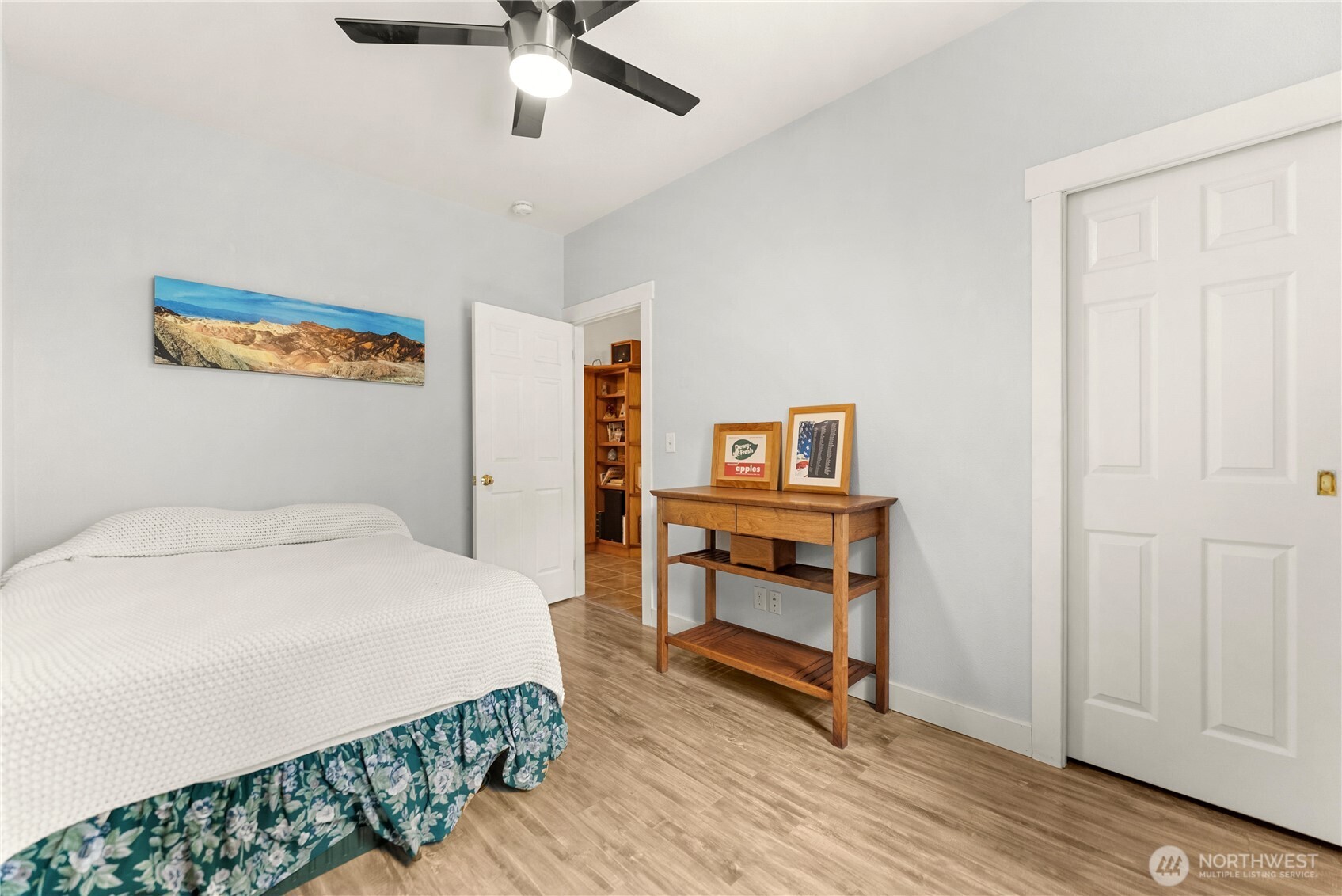183 Twisp Carlton Road Carlton, WA 98814 - Photo 30 of 40 a bedroom with a bed and a table in it