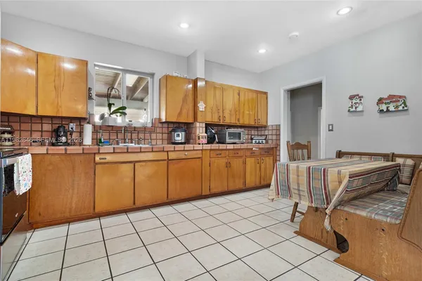 $750,000 | 4660 West 9th Avenue, Hialeah, FL 33012