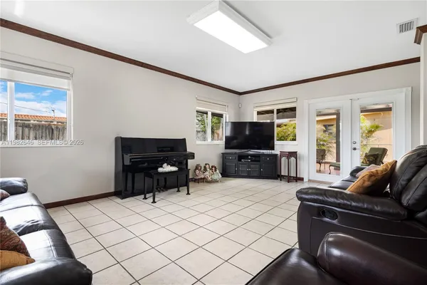 $750,000 | 4660 West 9th Avenue, Hialeah, FL 33012