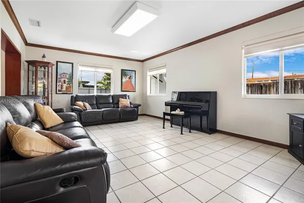 $750,000 | 4660 West 9th Avenue, Hialeah, FL 33012