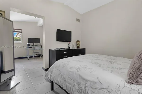 $750,000 | 4660 West 9th Avenue, Hialeah, FL 33012