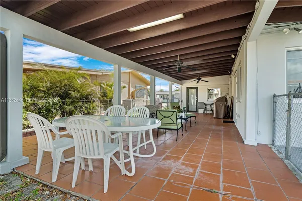 $750,000 | 4660 West 9th Avenue, Hialeah, FL 33012