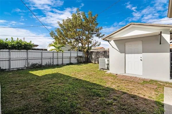 $750,000 | 4660 West 9th Avenue, Hialeah, FL 33012