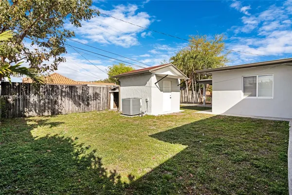 $750,000 | 4660 West 9th Avenue, Hialeah, FL 33012