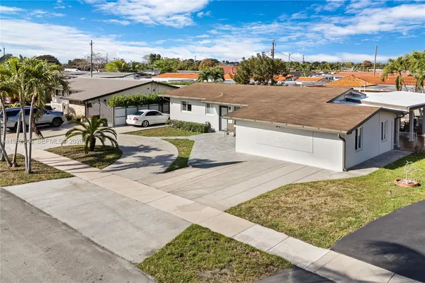 $750,000 | 4660 West 9th Avenue, Hialeah, FL 33012