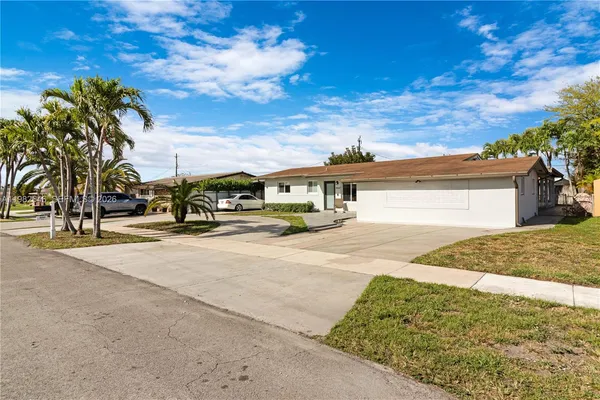 $750,000 | 4660 West 9th Avenue, Hialeah, FL 33012